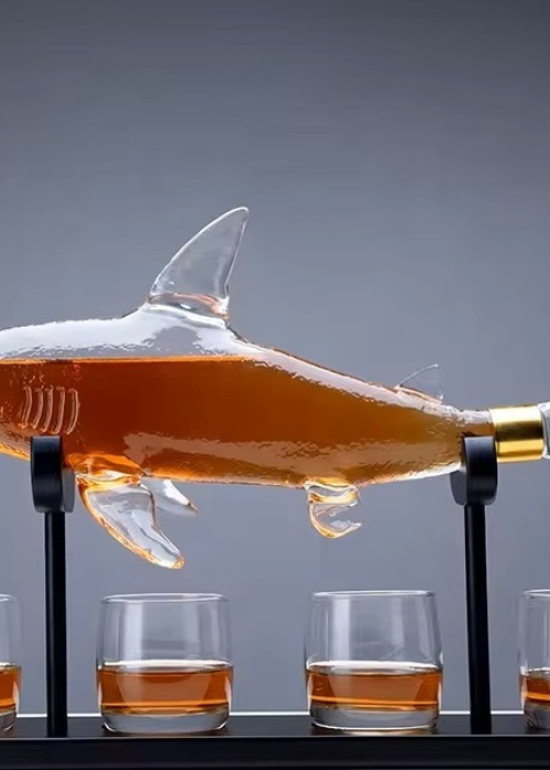 The Shark Whisky Decanter Set